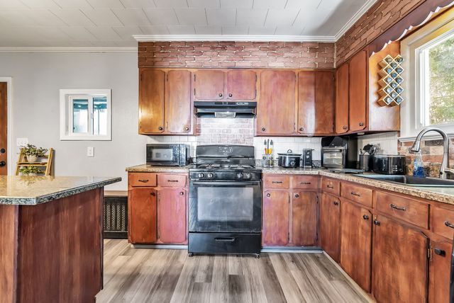 100 Clover St, Worcester, MA 01603