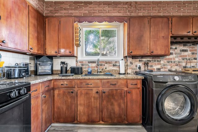 100 Clover St, Worcester, MA 01603