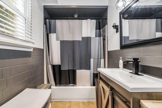 100 Clover St, Worcester, MA 01603