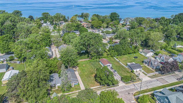 1006 St Joseph Street, South Haven, MI 49090