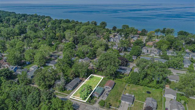 1006 St Joseph Street, South Haven, MI 49090