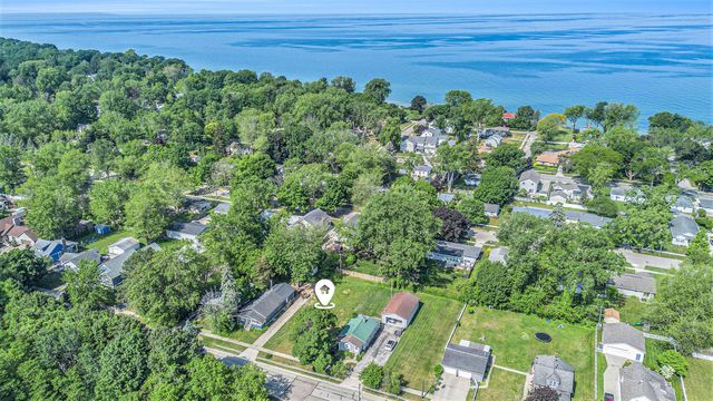 1006 St Joseph Street, South Haven, MI 49090