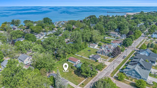 1006 St Joseph Street, South Haven, MI 49090