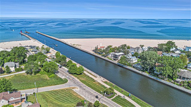 1006 St Joseph Street, South Haven, MI 49090