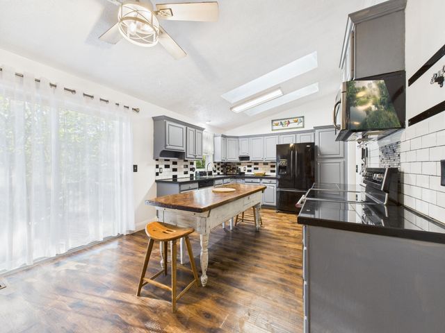 2091 Bearclaw Court, Sugar Grove, OH 43155