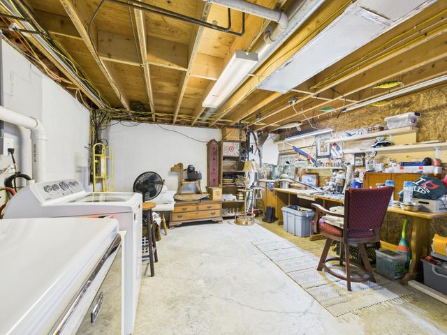 2091 Bearclaw Court, Sugar Grove, OH 43155