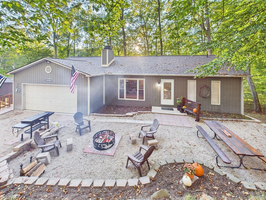 2091 Bearclaw Court, Sugar Grove, OH 43155
