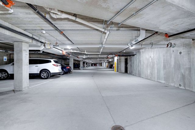 2592 Middle Road 120, Bettendorf, IA 52722