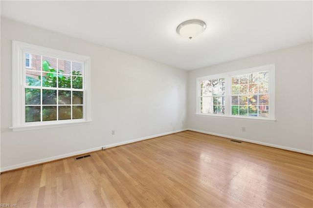 537 Kerry Lake DR, Newport News, VA 23602