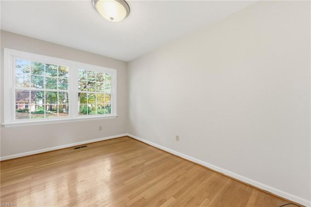 537 Kerry Lake DR, Newport News, VA 23602