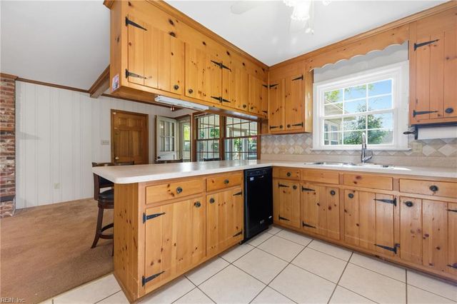 537 Kerry Lake DR, Newport News, VA 23602