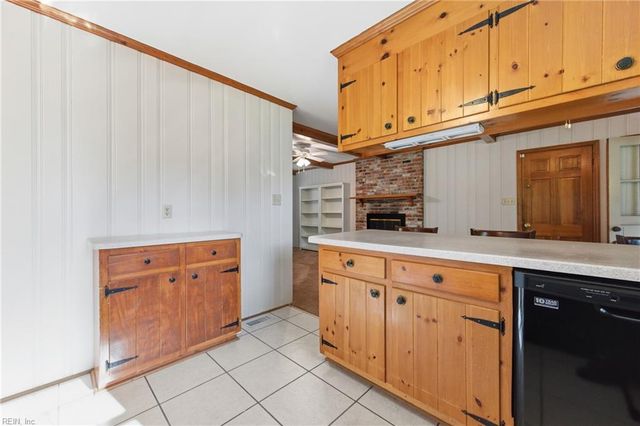 537 Kerry Lake DR, Newport News, VA 23602