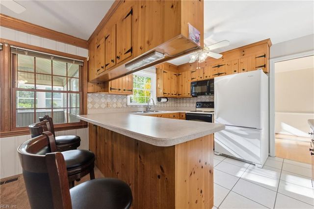 537 Kerry Lake DR, Newport News, VA 23602