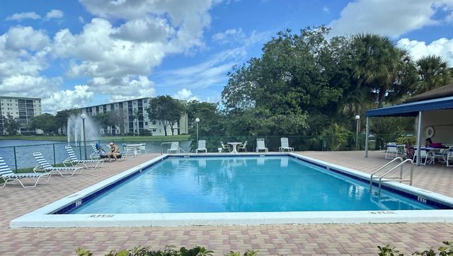 2202 S Cypress Bend Drive 101, Pompano Beach, FL 33069