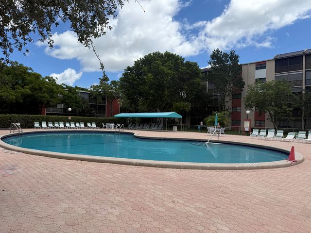 2202 S Cypress Bend Drive 101, Pompano Beach, FL 33069