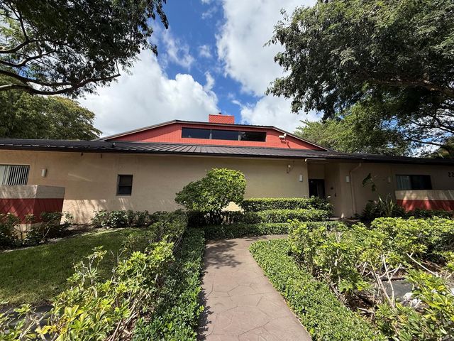 2202 S Cypress Bend Drive 101, Pompano Beach, FL 33069