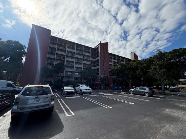 2202 S Cypress Bend Drive 101, Pompano Beach, FL 33069