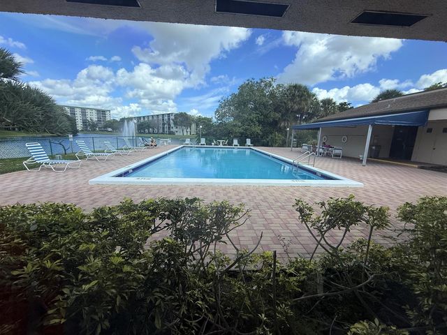 2202 S Cypress Bend Drive 101, Pompano Beach, FL 33069