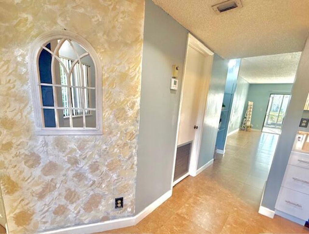 2202 S Cypress Bend Drive 101, Pompano Beach, FL 33069