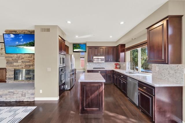 2223 Rock View Glen, Escondido, CA 92026