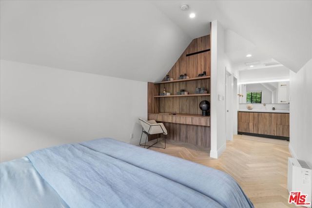 161 S Laurel Avenue, Los Angeles, CA 90048