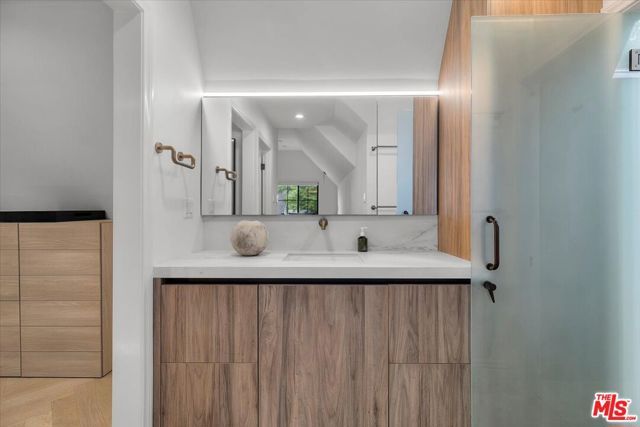 161 S Laurel Avenue, Los Angeles, CA 90048