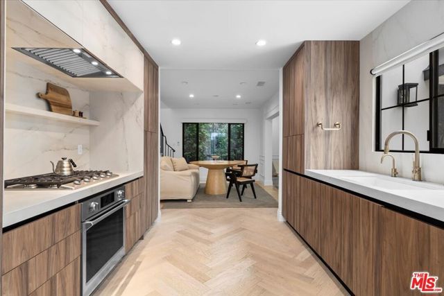 161 S Laurel Avenue, Los Angeles, CA 90048