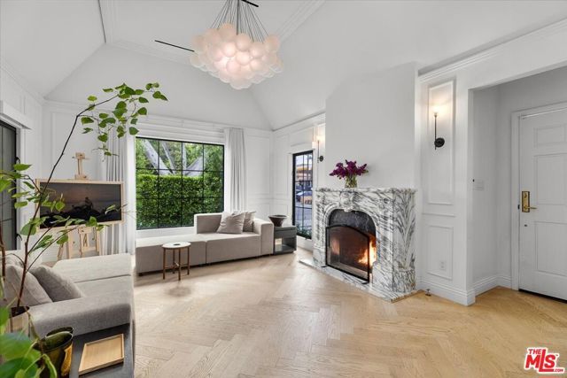 161 S Laurel Avenue, Los Angeles, CA 90048