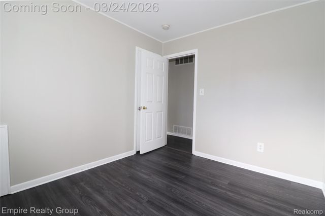 6444 Sunset Street, Garden City, MI 48135