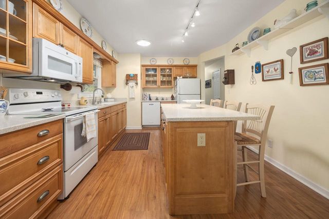 648 Hollybrook LANE, Saukville, WI 53080