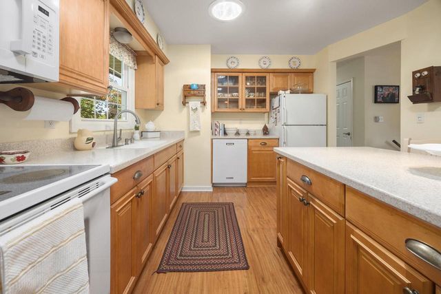 648 Hollybrook LANE, Saukville, WI 53080