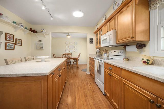648 Hollybrook LANE, Saukville, WI 53080
