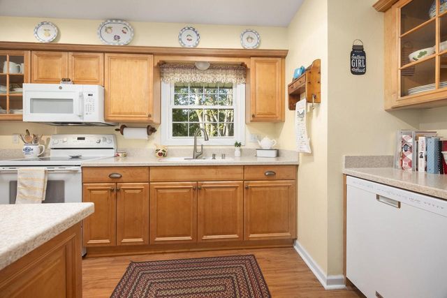 648 Hollybrook LANE, Saukville, WI 53080