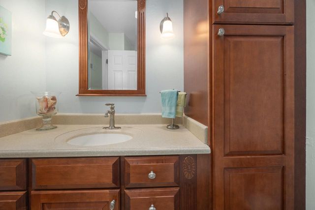648 Hollybrook LANE, Saukville, WI 53080