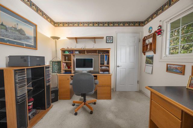 648 Hollybrook LANE, Saukville, WI 53080