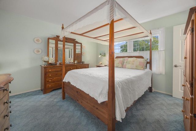 648 Hollybrook LANE, Saukville, WI 53080