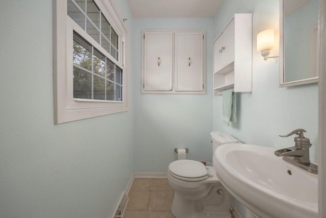 648 Hollybrook LANE, Saukville, WI 53080