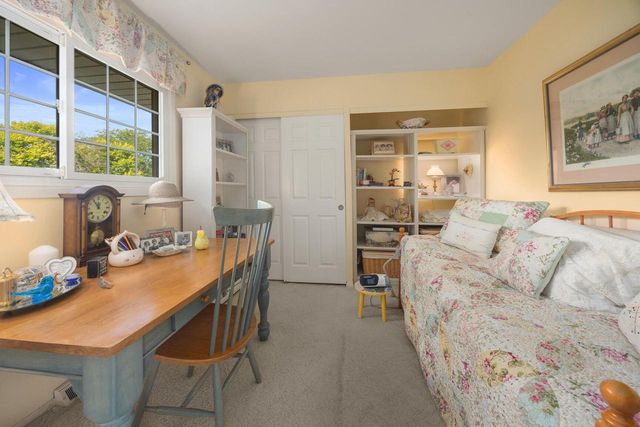 648 Hollybrook LANE, Saukville, WI 53080