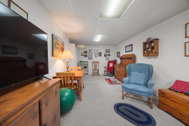 648 Hollybrook LANE, Saukville, WI 53080