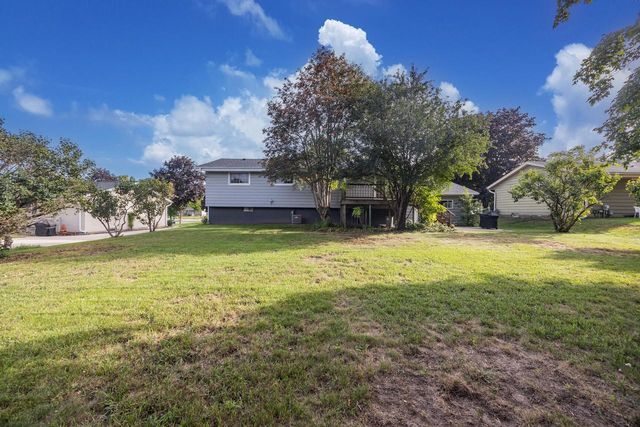 648 Hollybrook LANE, Saukville, WI 53080
