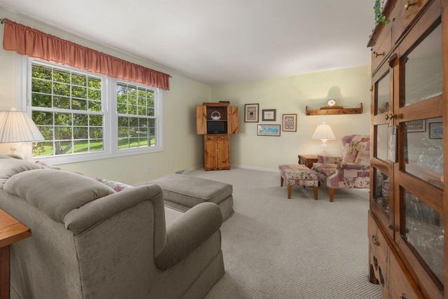 648 Hollybrook LANE, Saukville, WI 53080
