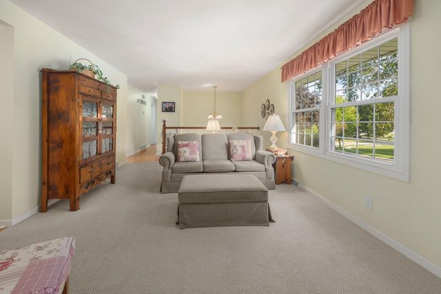648 Hollybrook LANE, Saukville, WI 53080