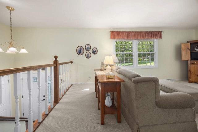 648 Hollybrook LANE, Saukville, WI 53080