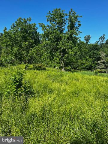 158 HOUCK RD, Fleetwood, PA 19522