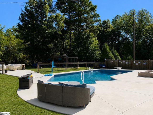 211 Duke Street, Ninety Six, SC 29666