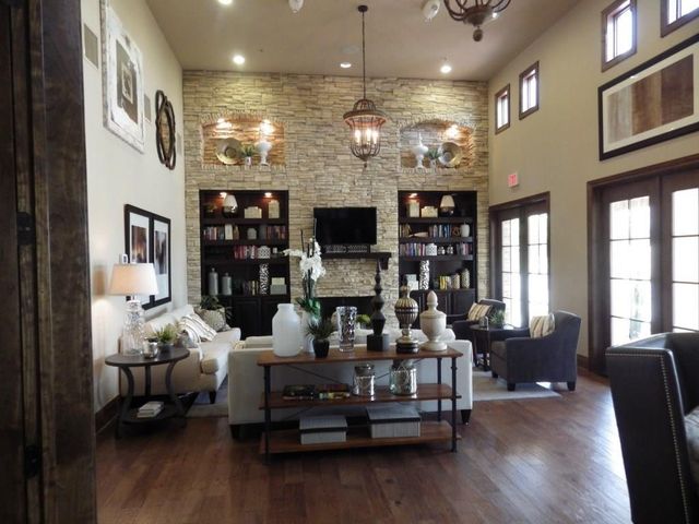 103 Rivalto CIR 1, Lakeway, TX 78734