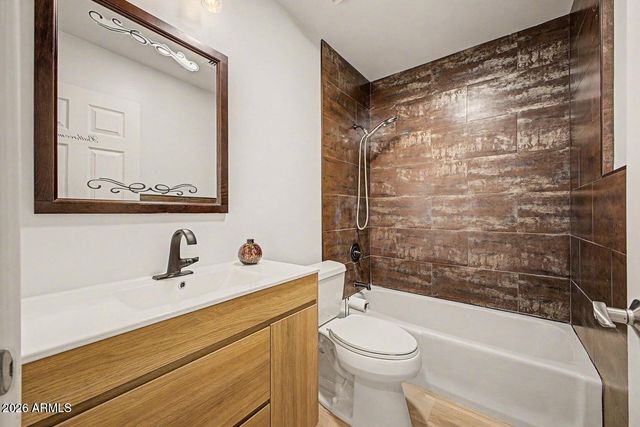 1240 E PAINT YOUR WAGON Trail, Phoenix, AZ 85085
