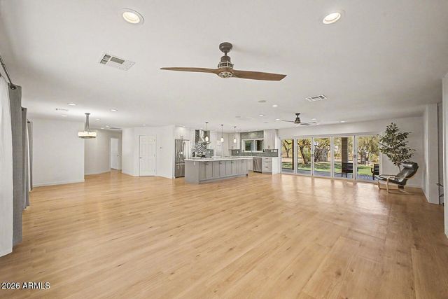 1240 E PAINT YOUR WAGON Trail, Phoenix, AZ 85085