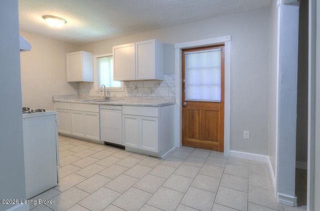 9620 El Prado St, Louisville, KY 40272
