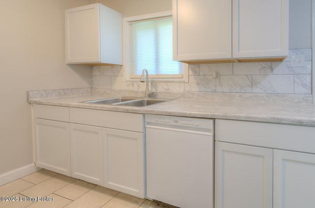 9620 El Prado St, Louisville, KY 40272